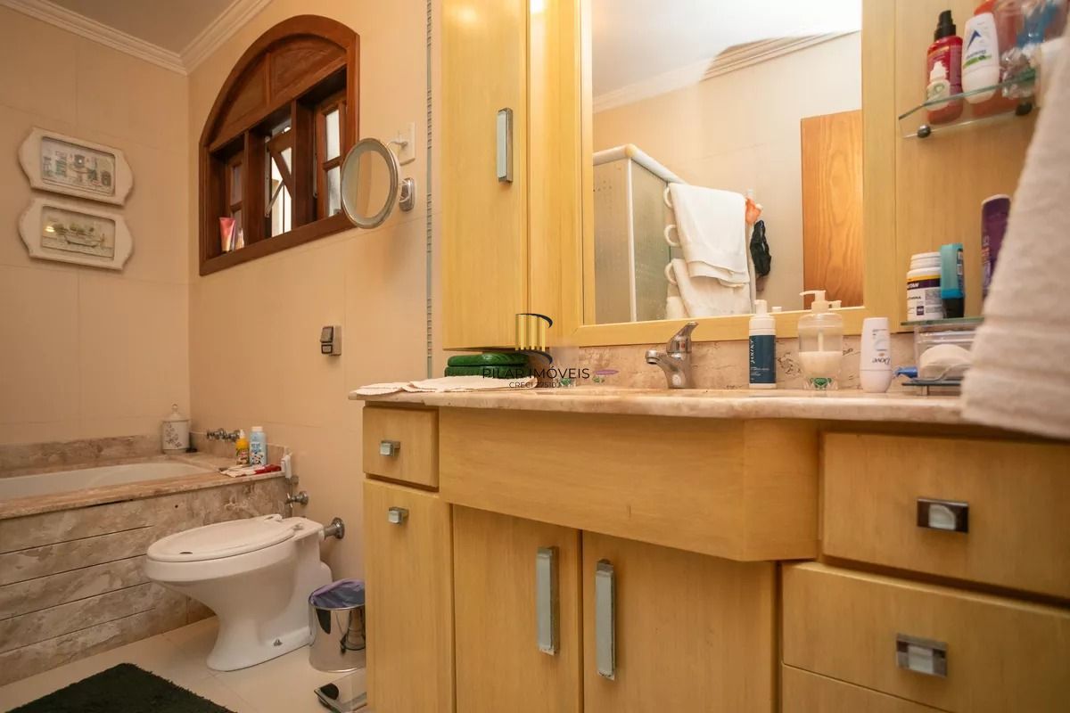 Casa à venda com 280m², 4 quartos e 2 vagas no bairro Auxiliadora