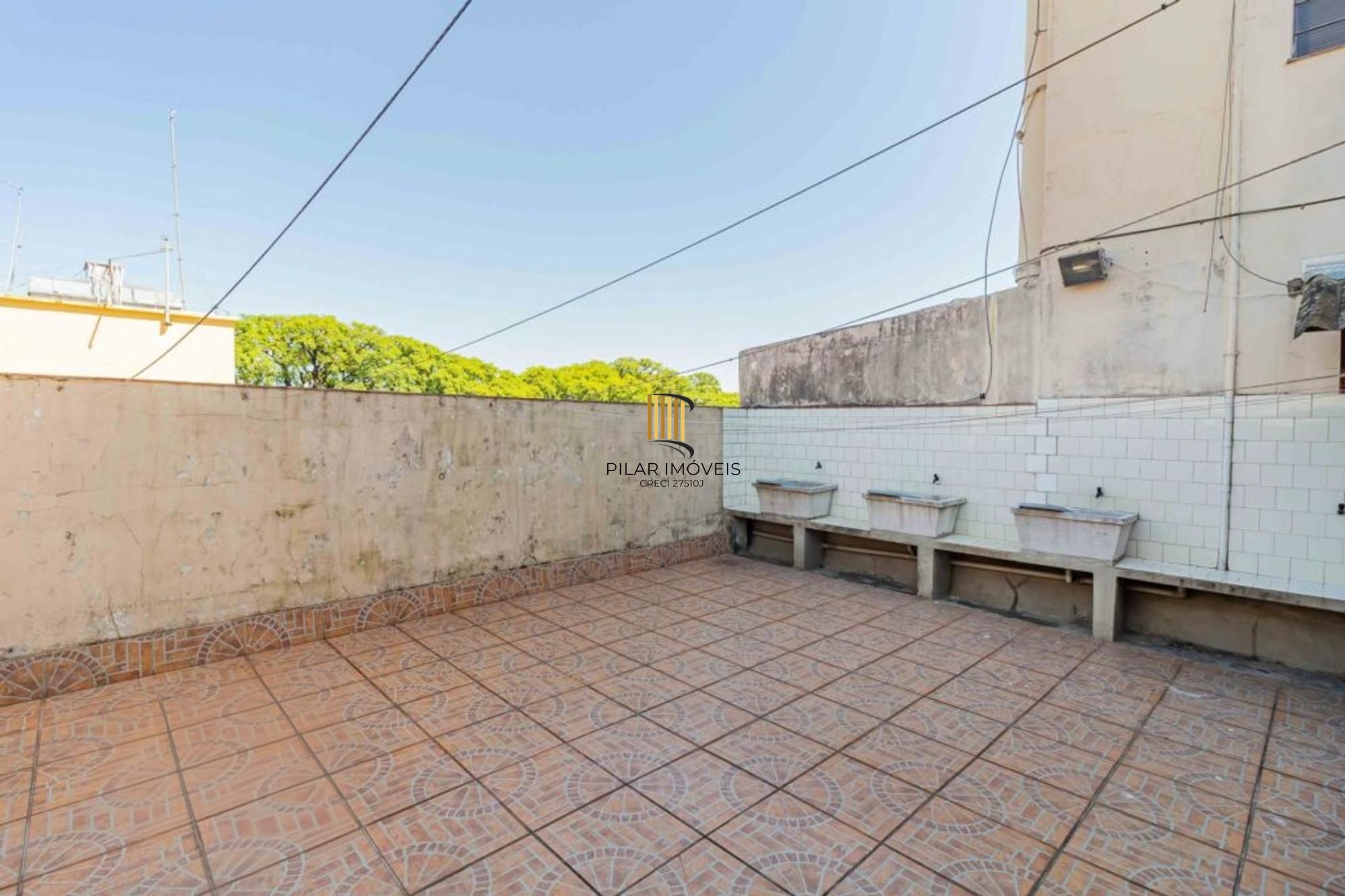 Apartamento com 2 quartos, elevador semi mobiliado no bairro Floresta.