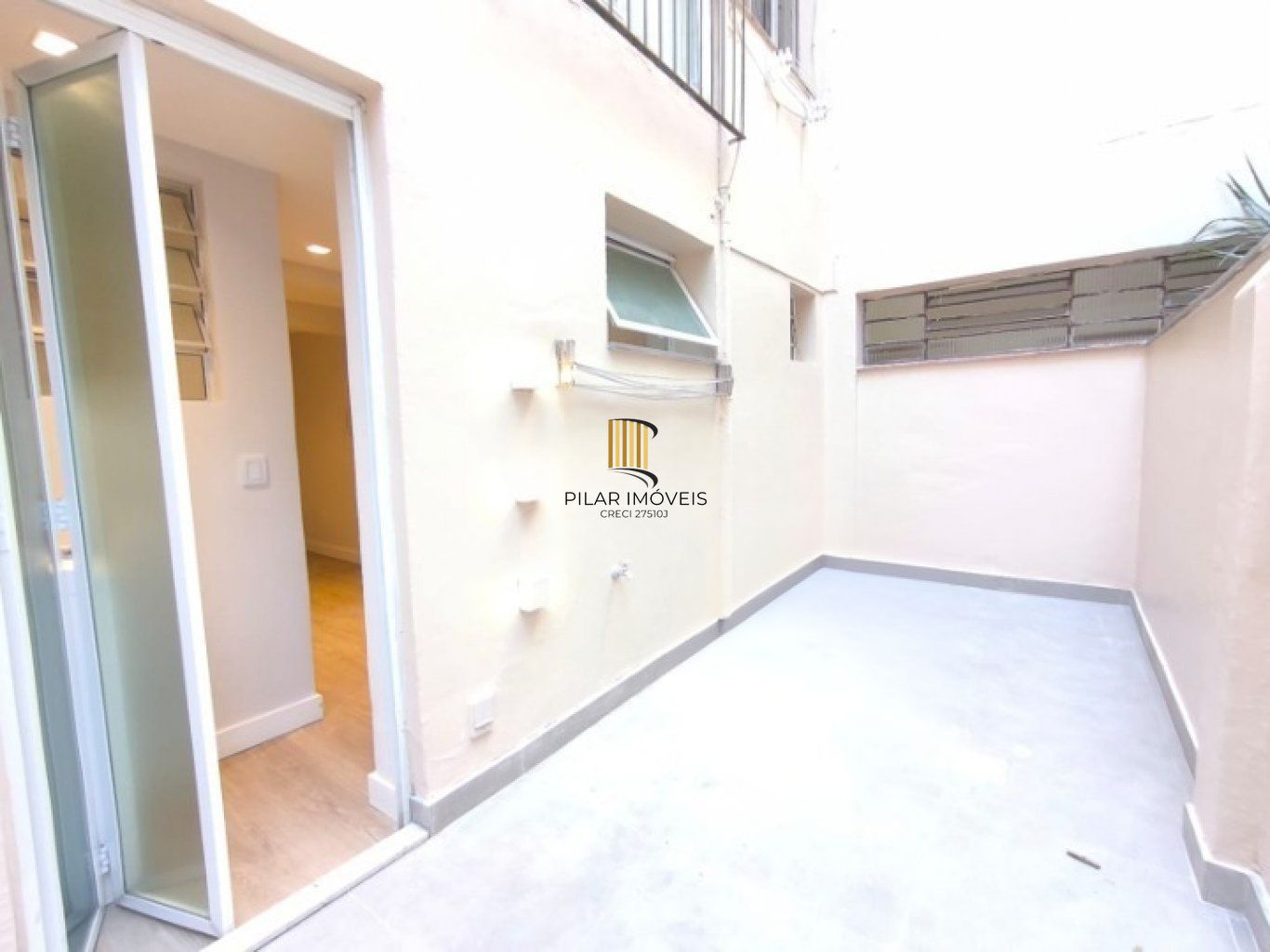 Apartamento de 1 dormitório térreo semi mobiliado  bairro Petrópolis