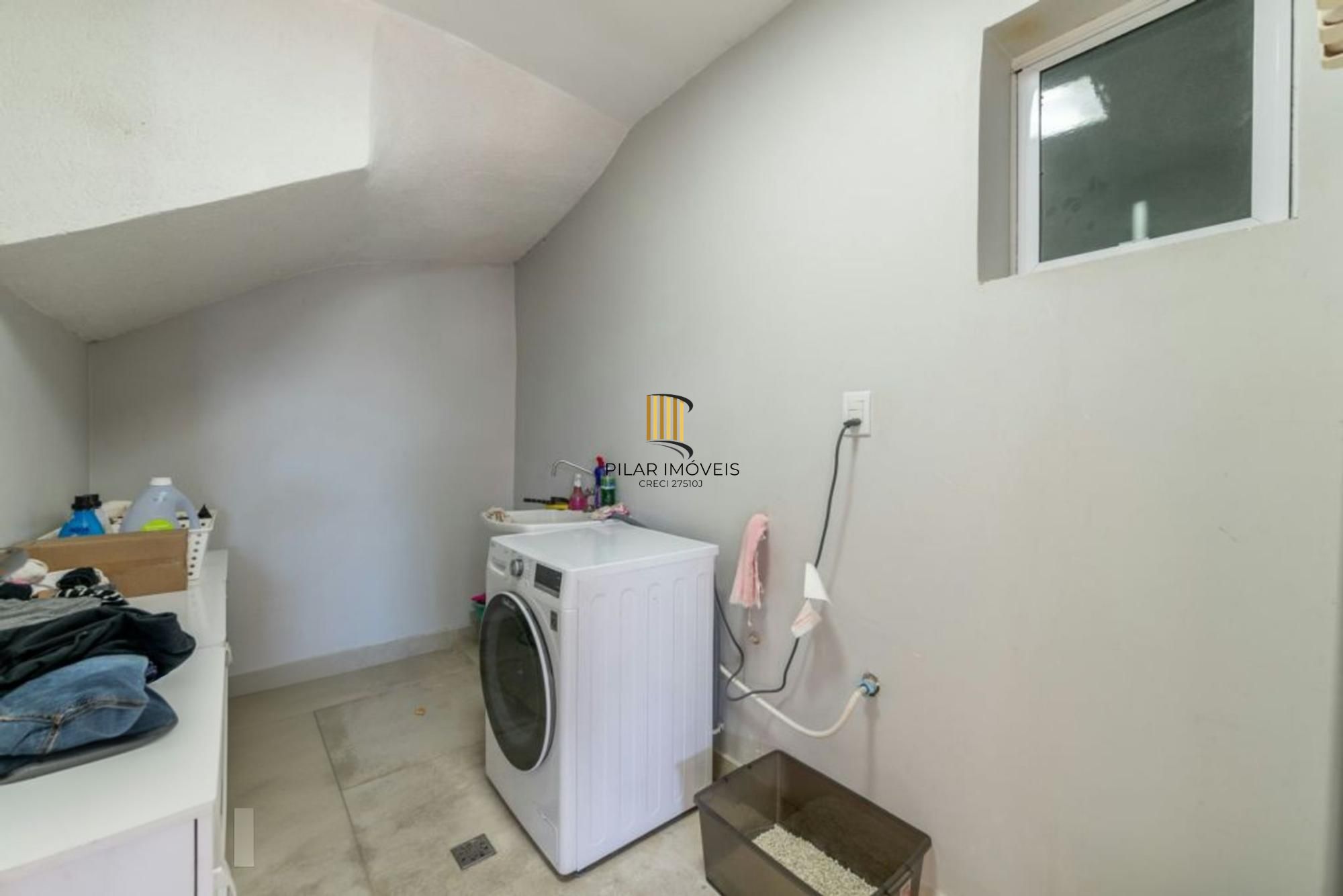 Casa em condomínio de 3 dormitórios,2 vagas e churrasqueira no bairro Agronomia