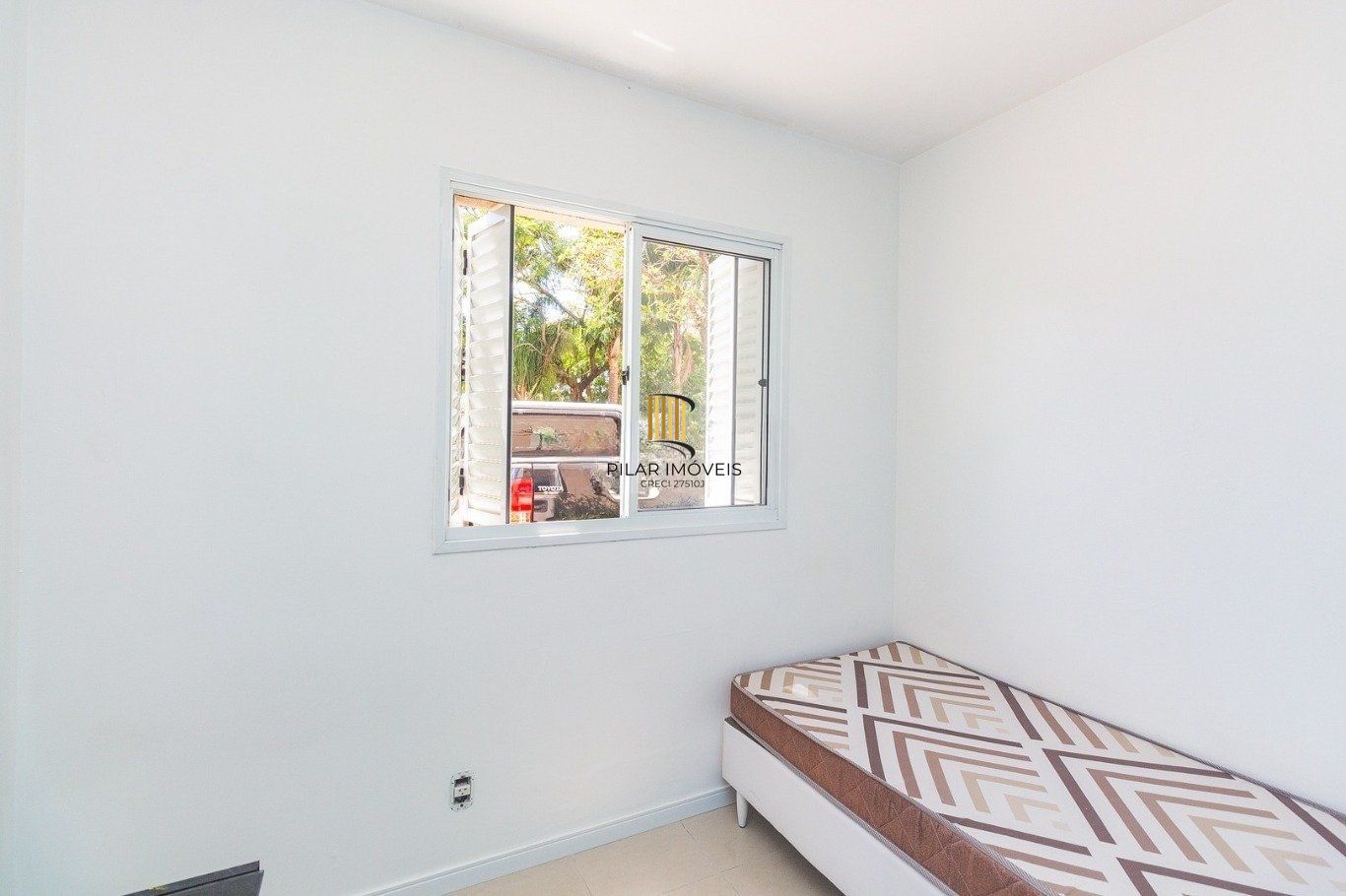 Apartamento com 2 quartos, 1 vaga, gás central e elevador no bairro Sarandi.