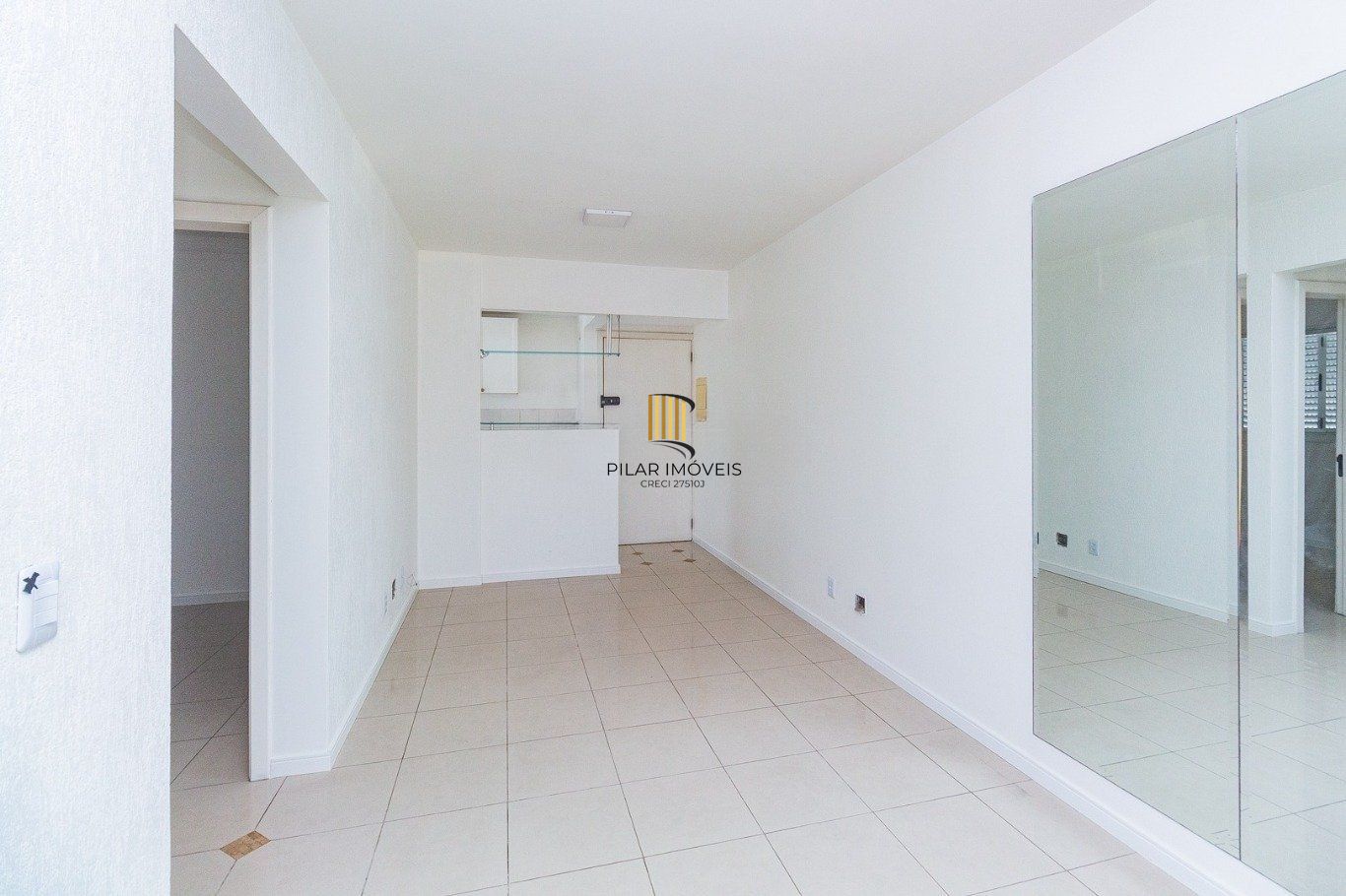 Apartamento com 2 quartos, 1 vaga, gás central e elevador no bairro Sarandi.