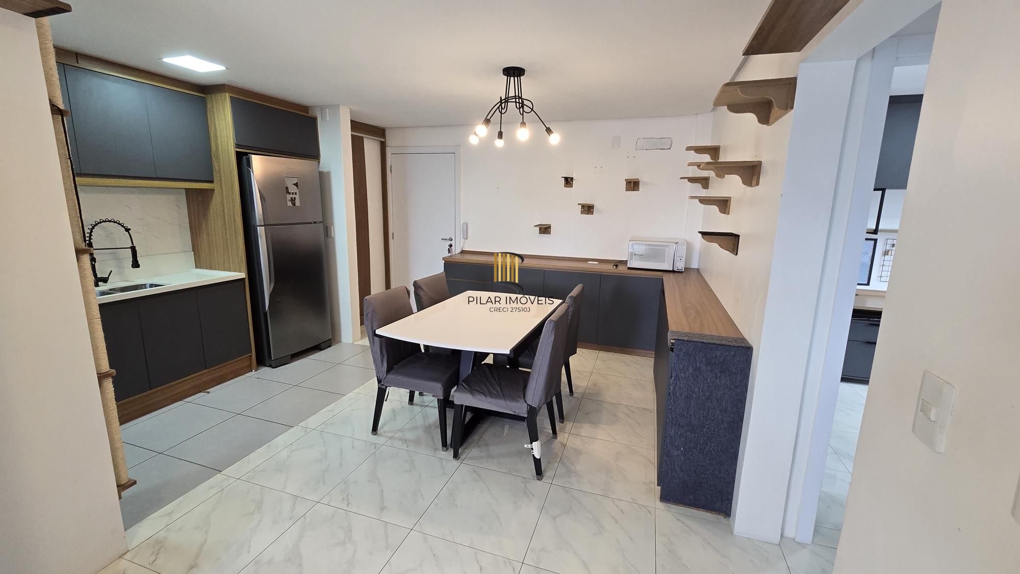 Apartamento semimobiliado com 2 dormitórios (1 suíte) em Gravataí