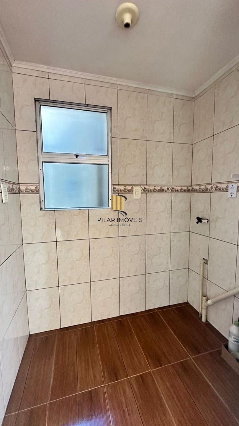 Apartamento com 2 quartos e 1 vaga de garagem no bairro Olaria em Canoas.