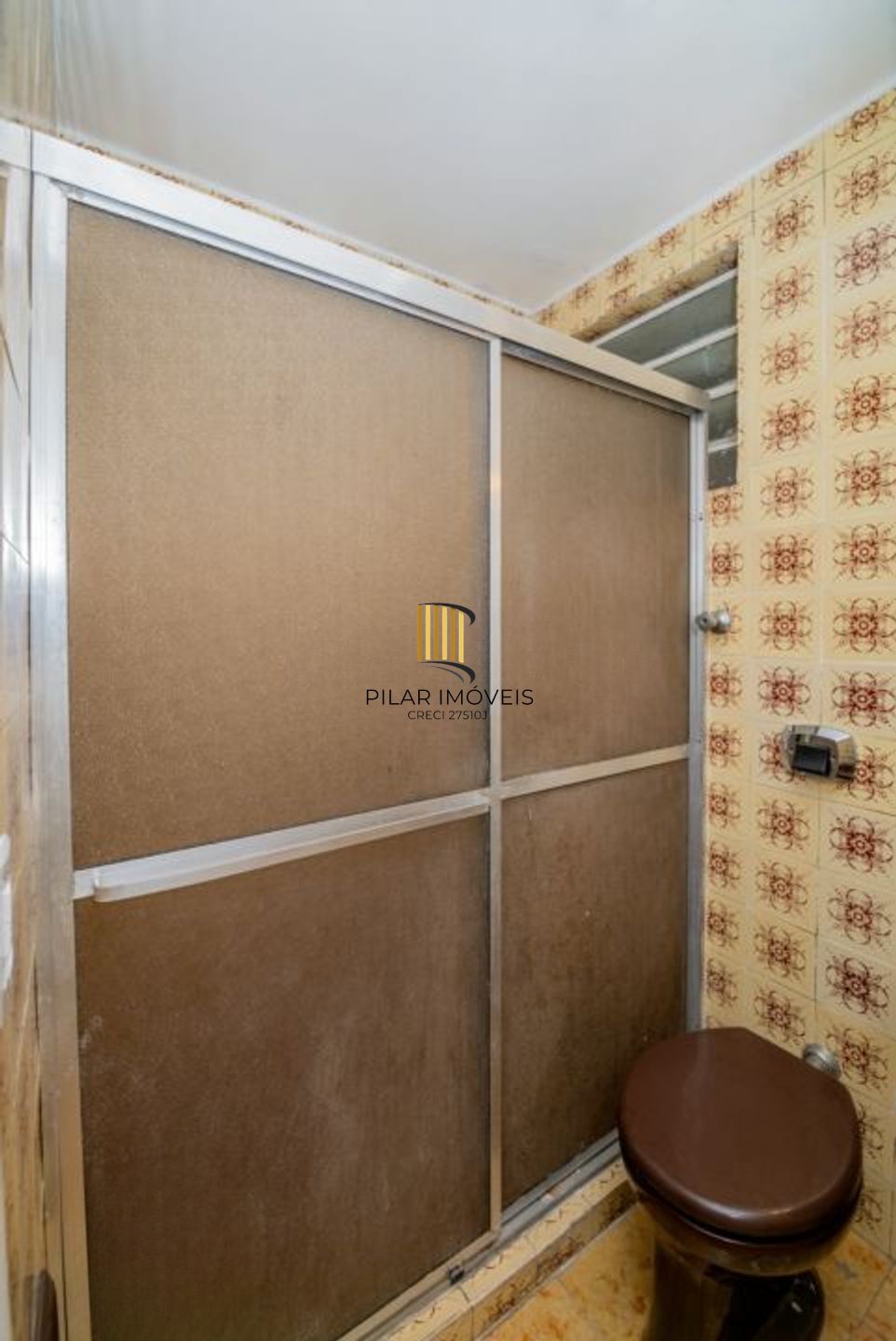 Apartamento com 2 quartos, 2 banheiros e 1 vaga no bairro Azenha.