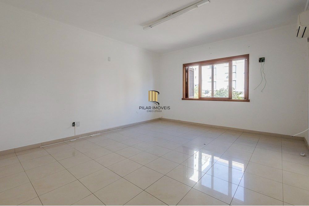 Casa com 4 quartos, 7 vagas e pátio no Bairro Higienópolis