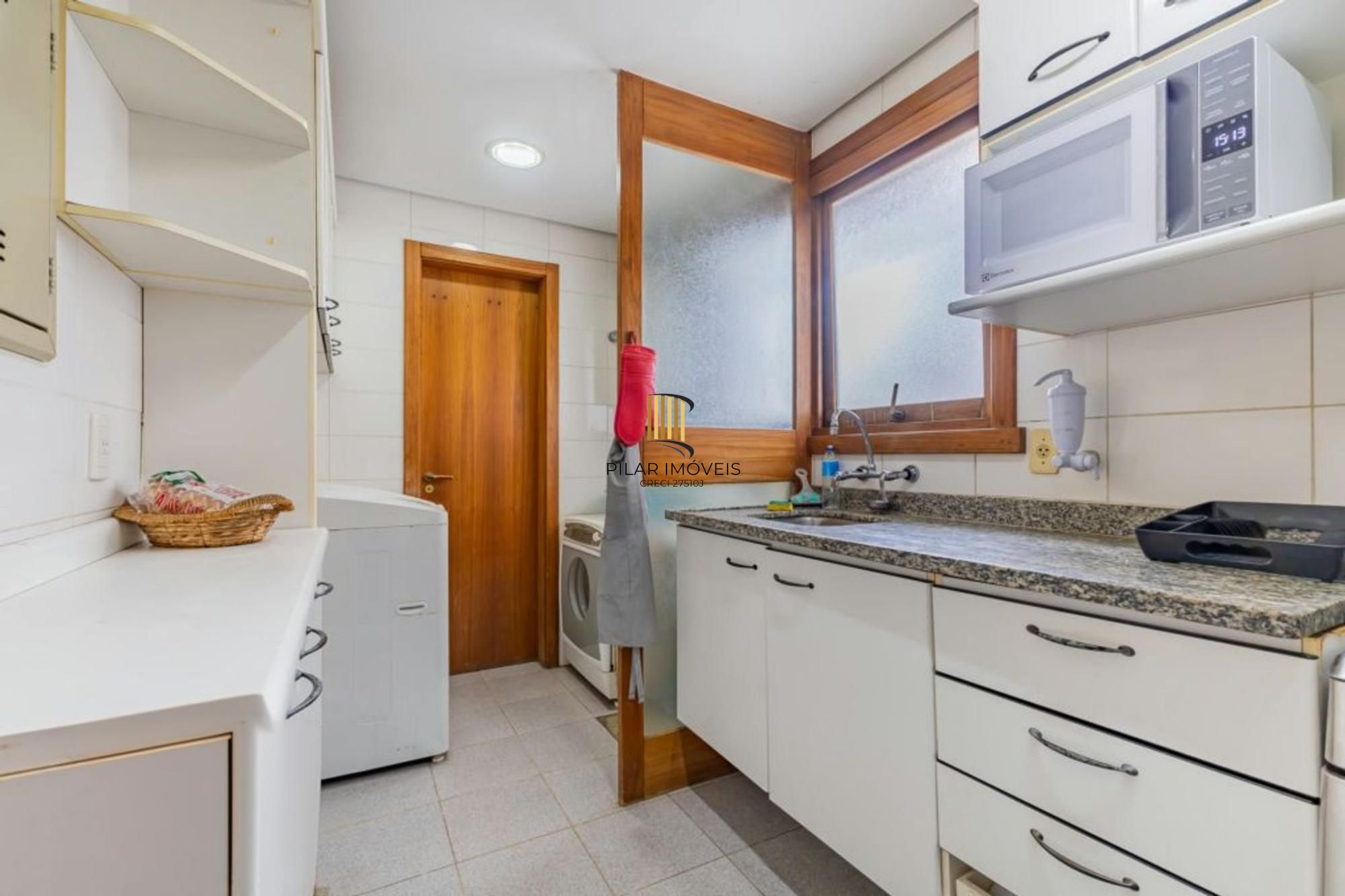 Apartamento com 3 quartos, 1 suíte, 3 vagas e elevador no Bairro São João.