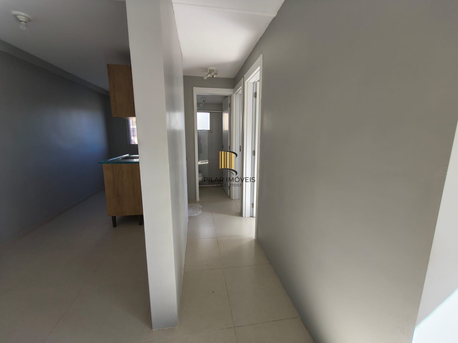 Apartamento Térreo, 2 quartos, vaga, piscina e portaria 24hr no bairro Sarandi.