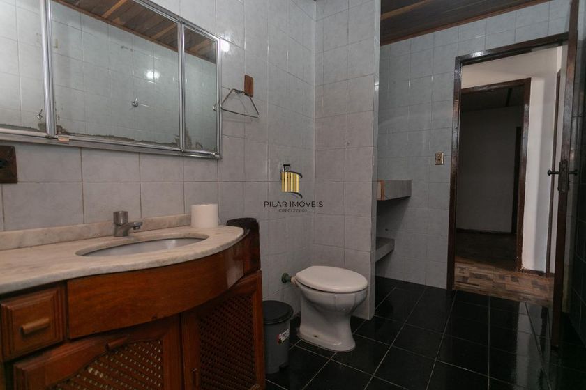 Casa com 3 dormitórios e 2 vagas no Bairro Parque dos Maias