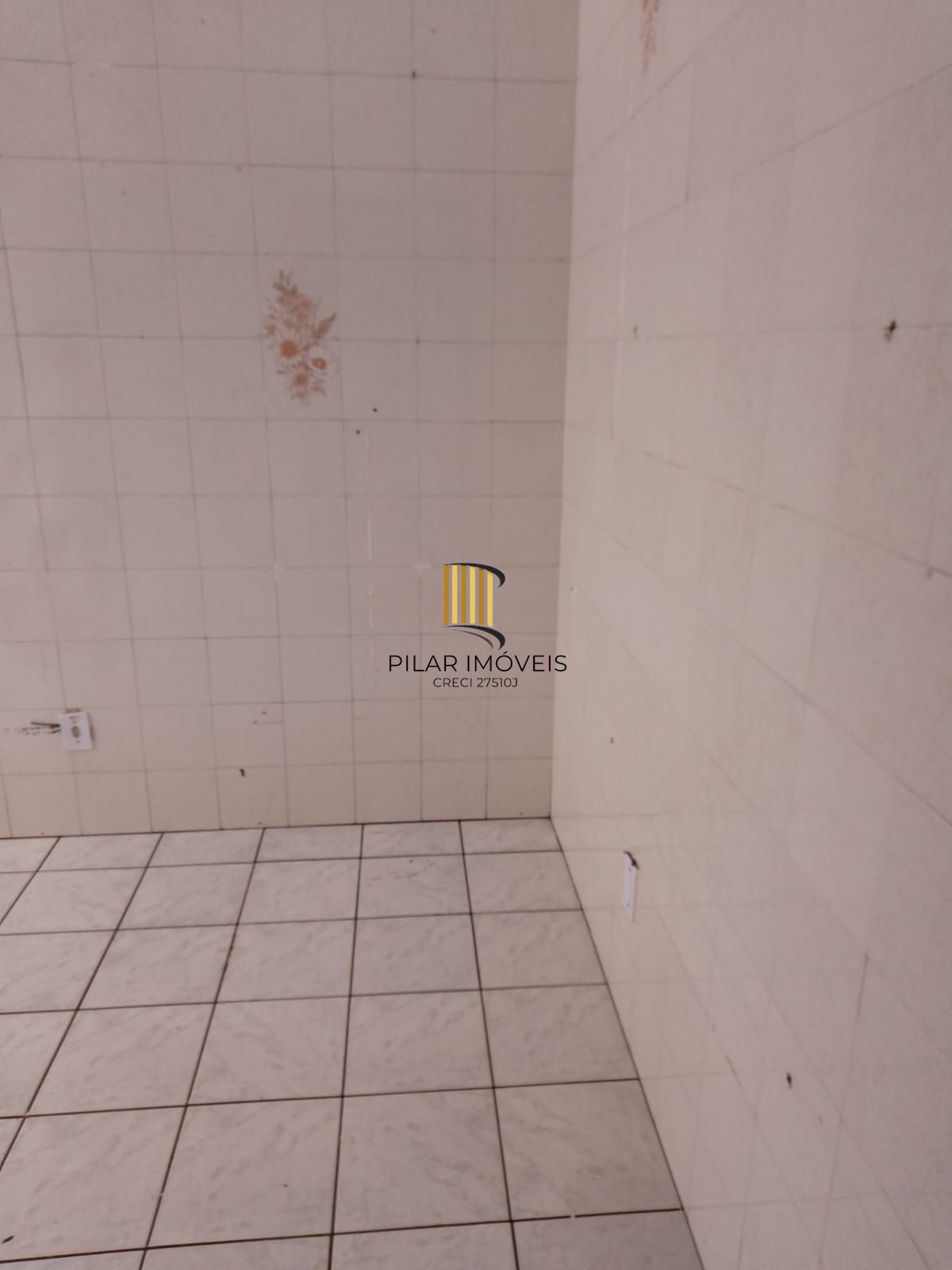 Apartamento térreo com 2 dormitórios no Bairro Parque dos Maias