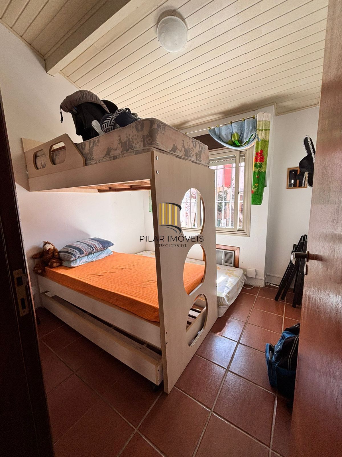 Sobrado 2 dormitórios com suite Condomínio Fechado Capão Novo