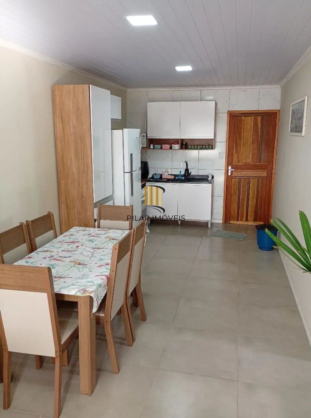 Casa com  2 quartos, vaga de garagem e com pátio Jardim Éden.