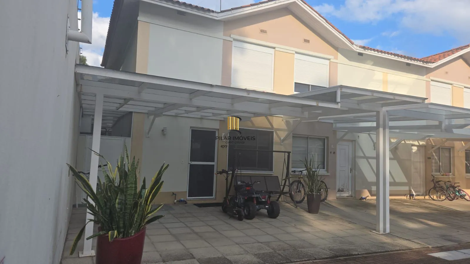 Casa de 2 dormitórios e 2 vagas de garagem em Canoas.
