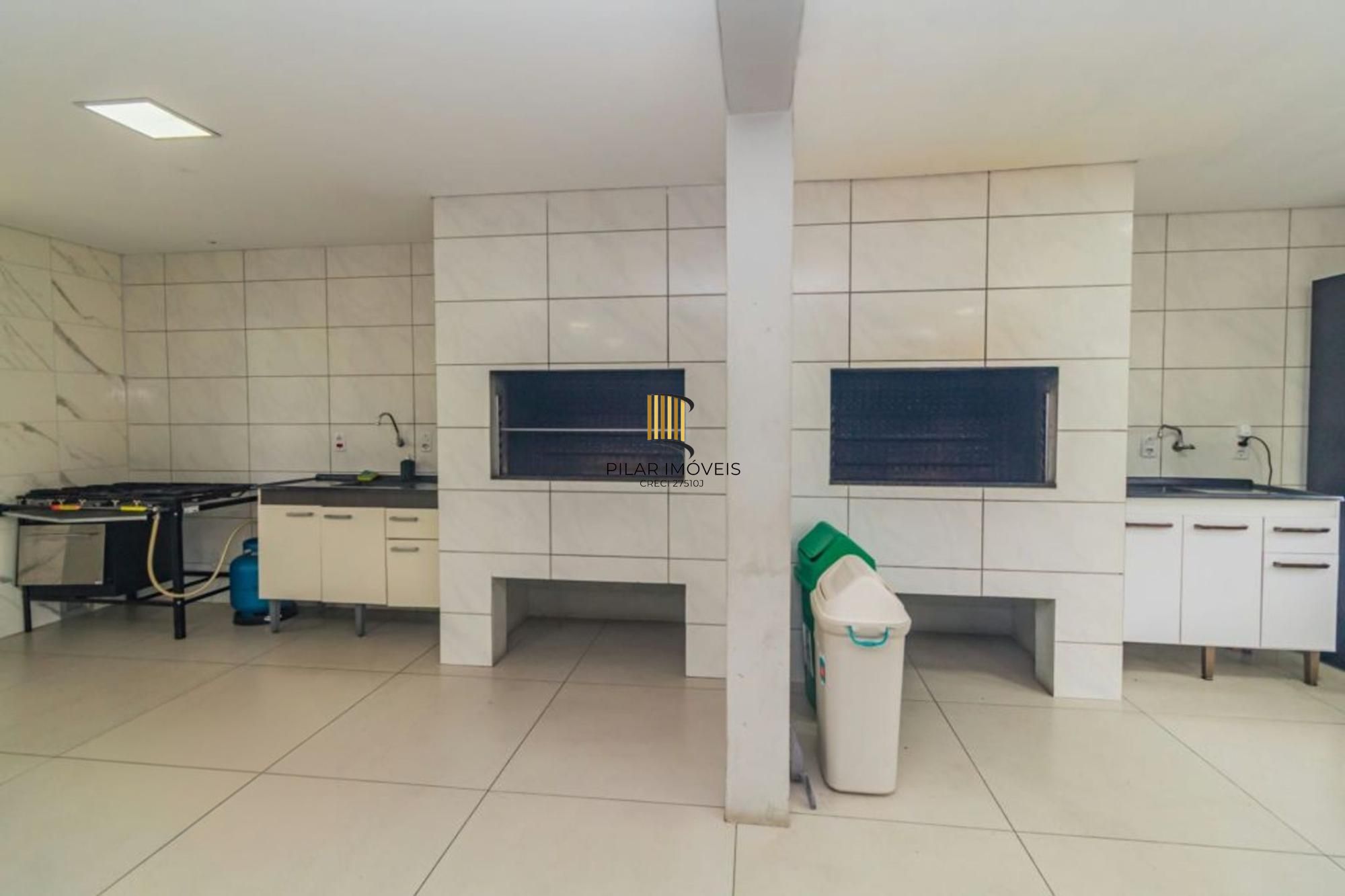 Apartamento com 2 quartos, vaga e salão de festa no bairro Passo das Pedras.