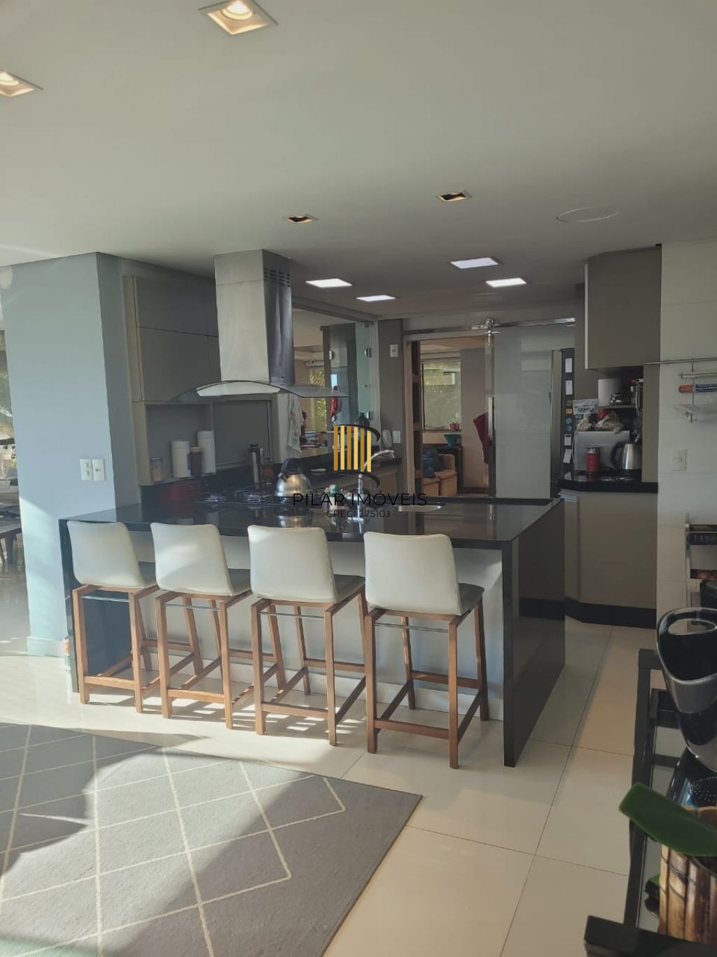 Apartamento com 4 dormitórios e 3 vagas de garagem no Bairro Petrópolis
