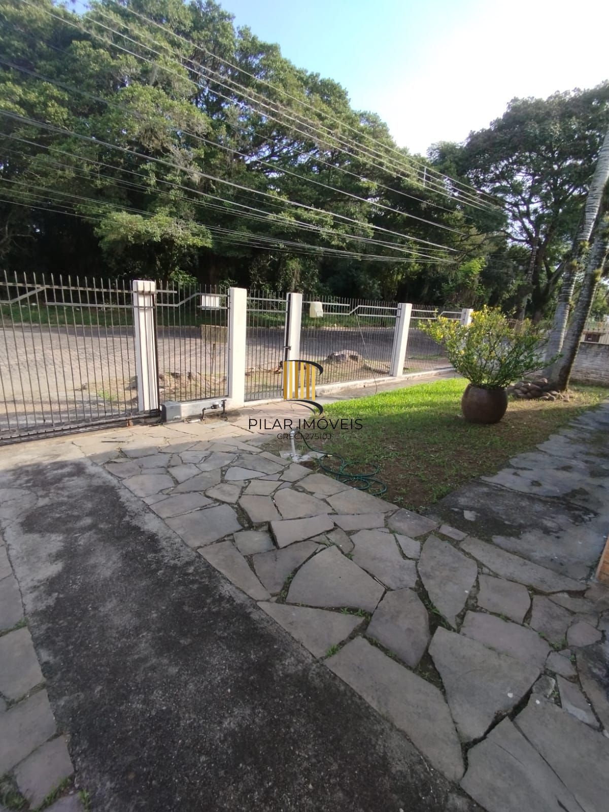 Casa de 4 dormitórios e 2 vagas de garagem em Canoas.