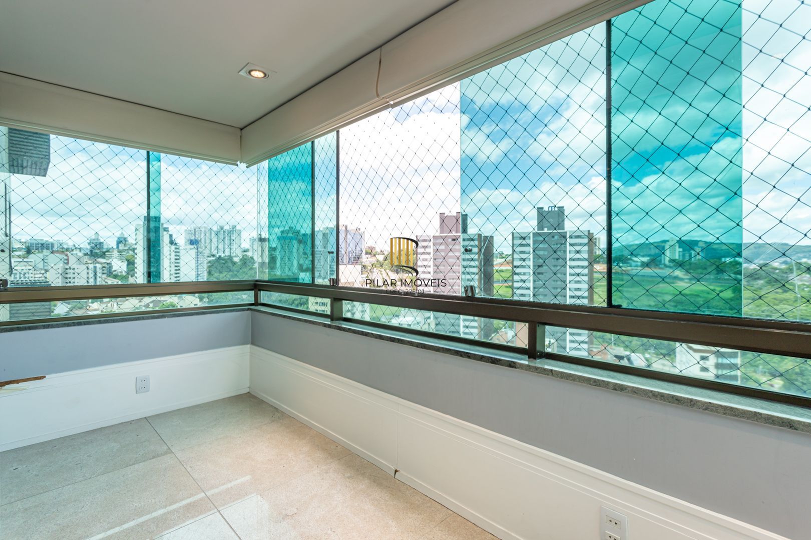 Apartamento de 97m², 2 dormitórios,1suíte, 3 vagas de garagem na rua Guararapes