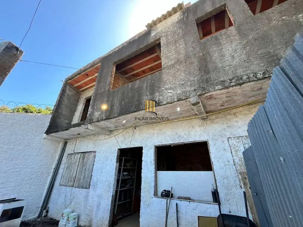 Casa com 3 quartos, vaga coberta e com muro no bairro Campos Novo