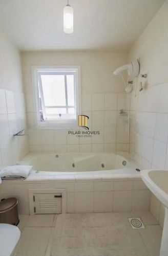 Casa com piscina e 4 suítes no Bairro Vila Ipiranga