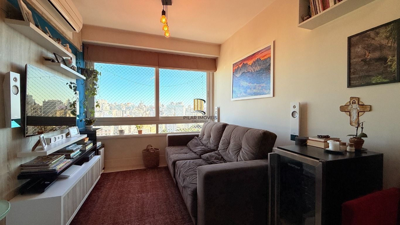 Apartamento 2 dormitórios, churrasqueira, 1 vaga, elevador na Rua General Lima e Silva.