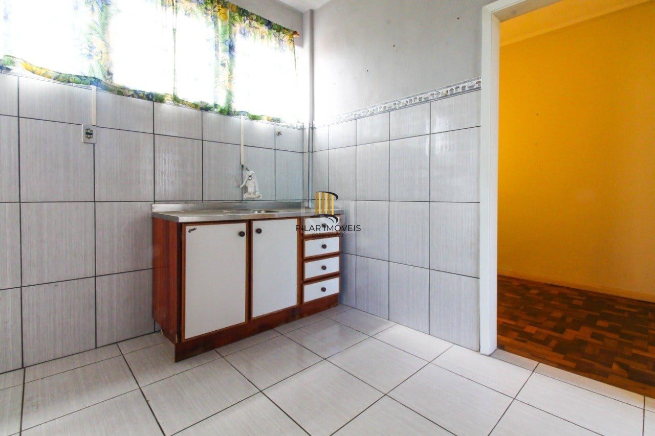 Apartamento com 2 quartos,1 vaga de garagem e elevador no bairro Navegantes