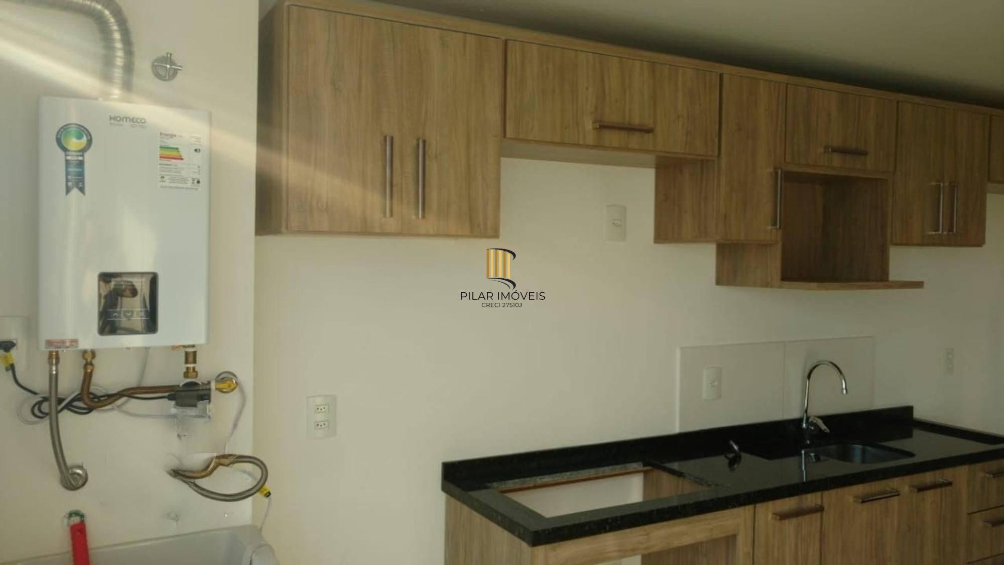 Apartamento de 2 dormitórios, elevador e 1 vaga de garagem.