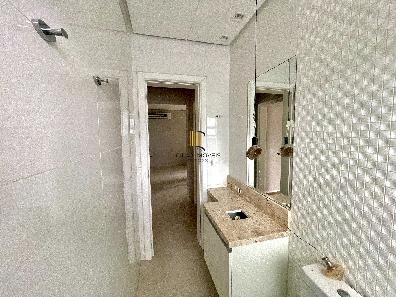 Casa  de 4 Dormitórios e 3 vagas de garagem em Canoas.