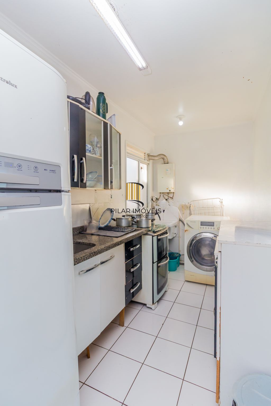 Apartamento com 2 dormitórios e 1 vaga de garagem no Bairro Humaitá