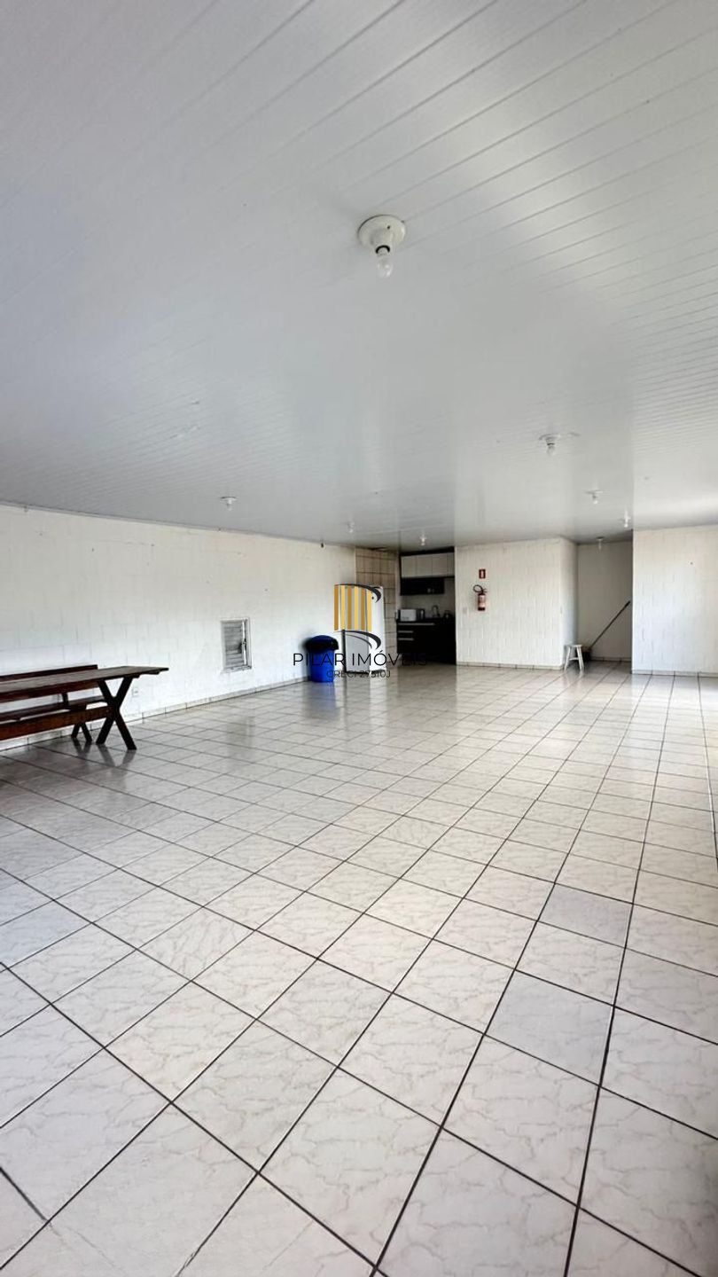 Apartamento com 2 quartos e 1 vaga de garagem no bairro Olaria em Canoas.