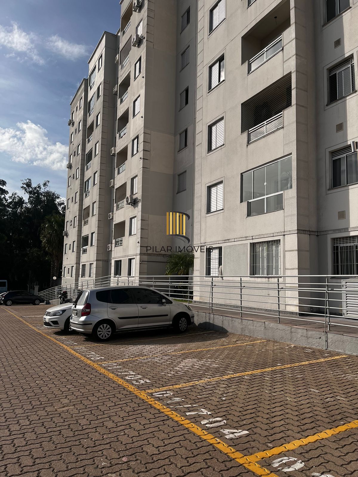 Apartamento com Sacada Morro Santana com 1 vaga de garagem