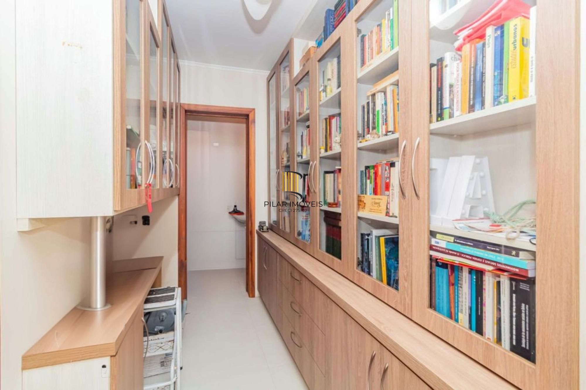 Apartamento 3 quartos, 1 suíte, 2 vagas no Petrópolis.