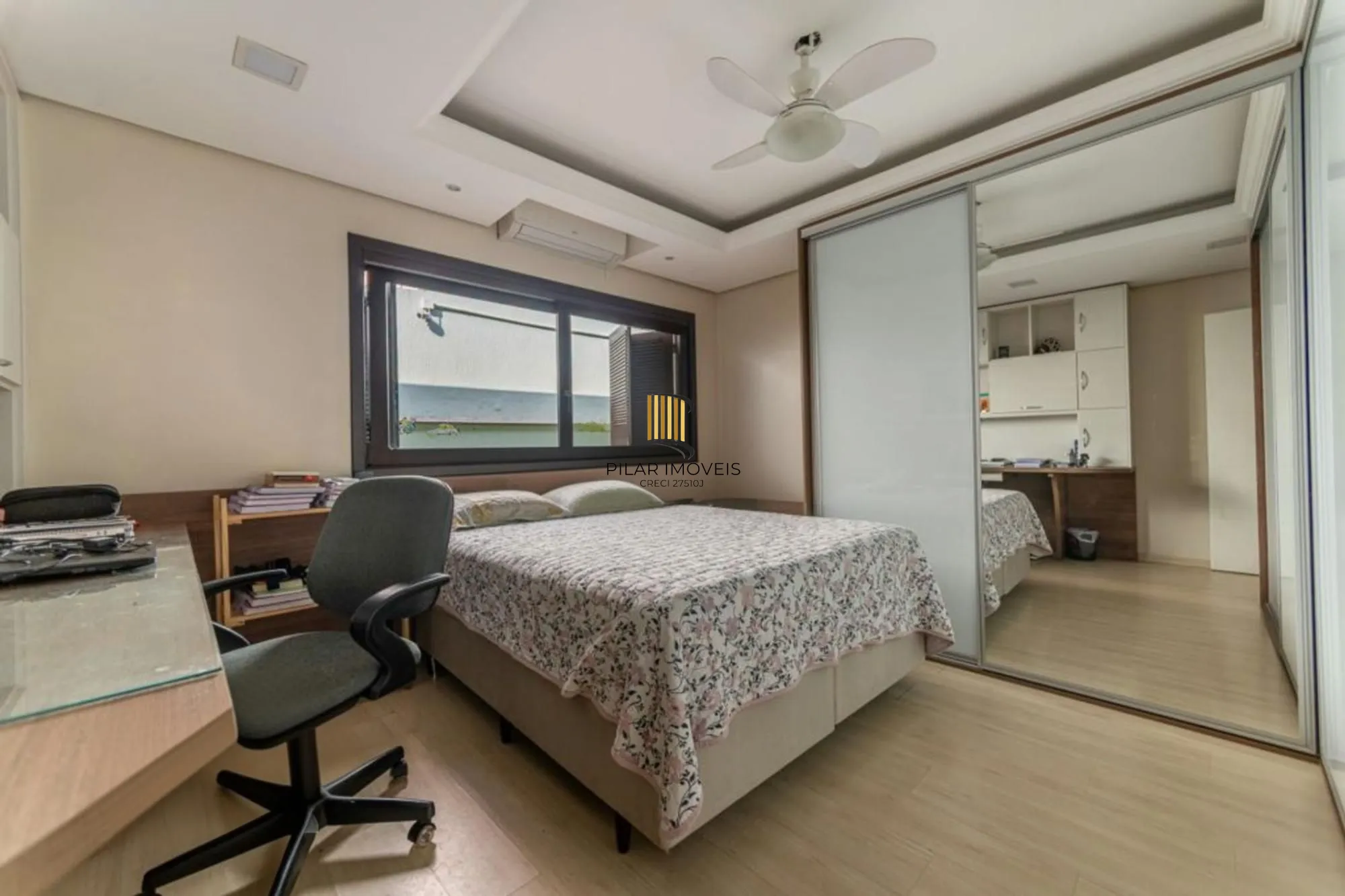 Casa com 4 quartos,1 Suite, 2 vagas e 450m² à venda em Sarandi.