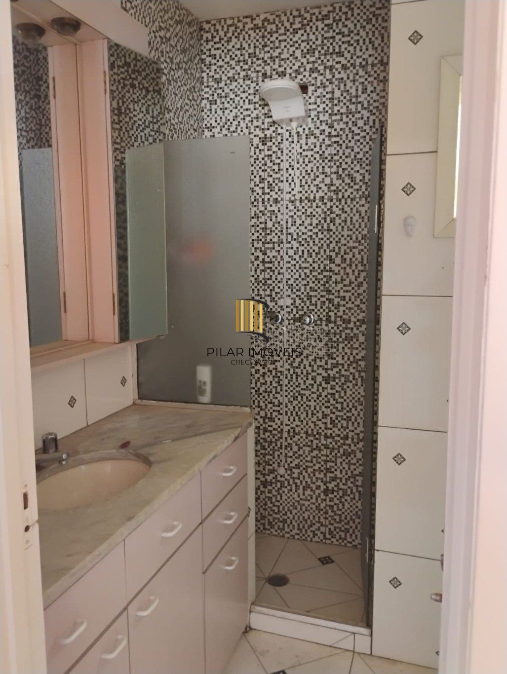 Apartamento com 3 quartos e 2 vagas de garagem no Bairro Jardim Itu/ Planalto.