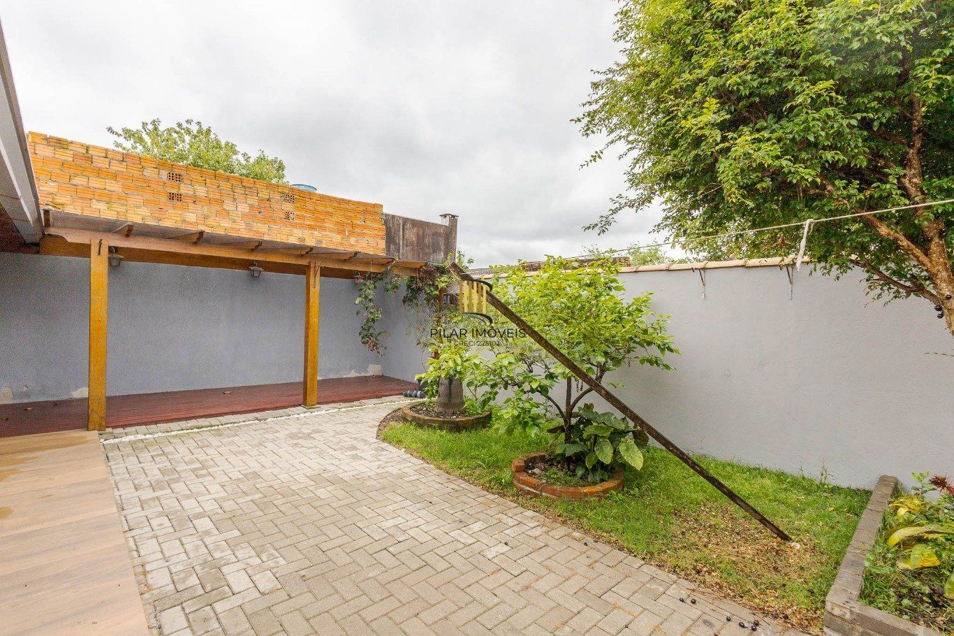 Casa com 4 dormitorios, 2 vagas de garagem em Canoas