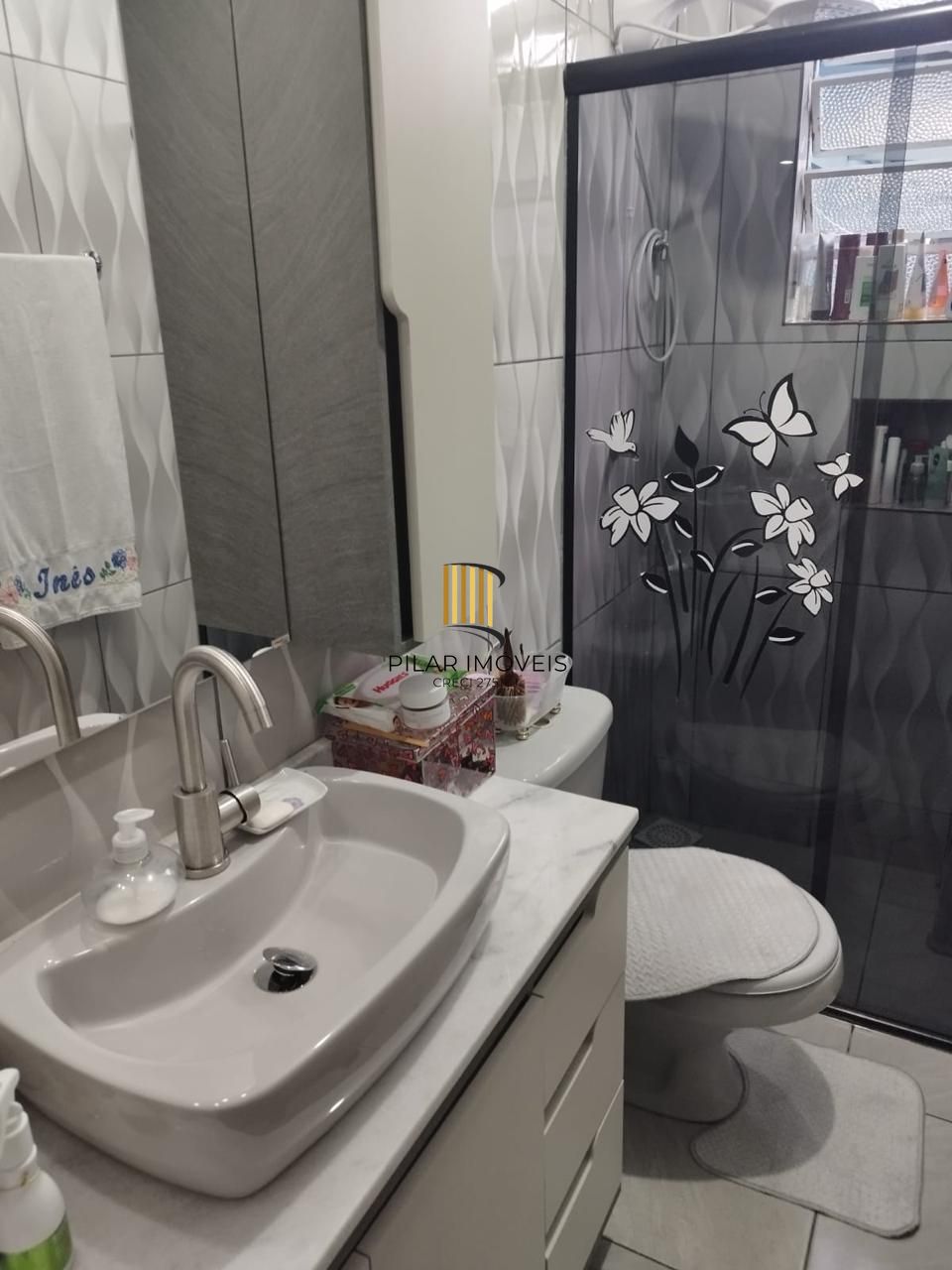 Casa geminada com 3 quartos, vaga de garagem e sacada no bairro Jardim Sabara