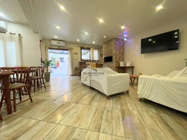 Apartamento de 2 dormitórios, elevador no bairro Petrópolis Porto alegre.