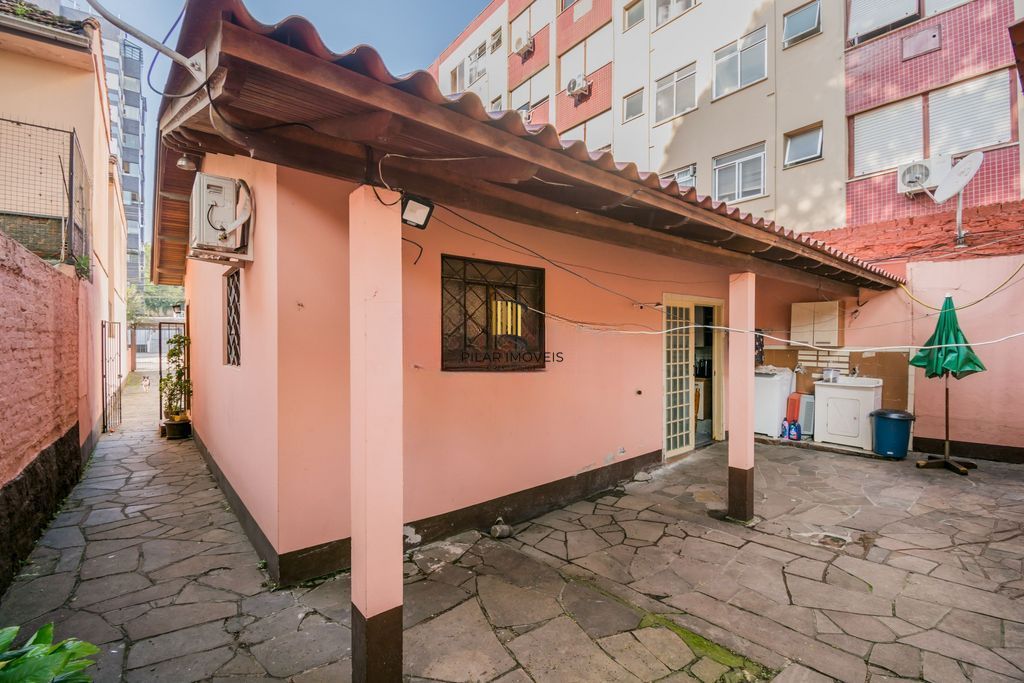 Casa com 4 Dorms e Terreno Amplo – bairro São João, 400m²