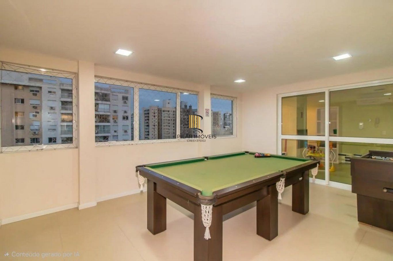 Apartamento 2 Dormitórios, Suíte, 2 vagas e elevador no Passo da Areia