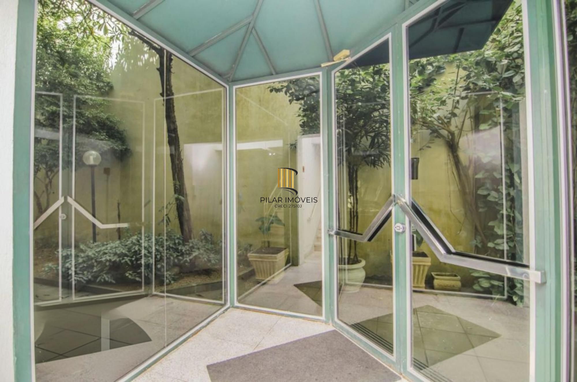 Apartamento semi mobilado de 2 dormitórios bairro Moinhos de Vento