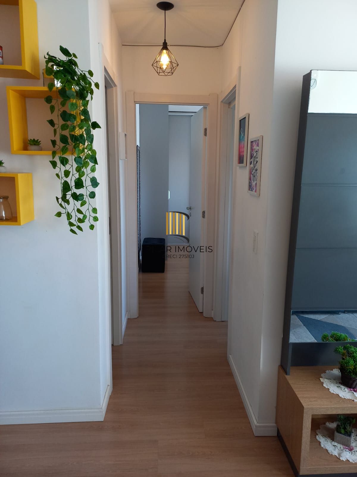 Apartamento de 2 dormitórios , 1 vaga coberta no bairro São Sebastião