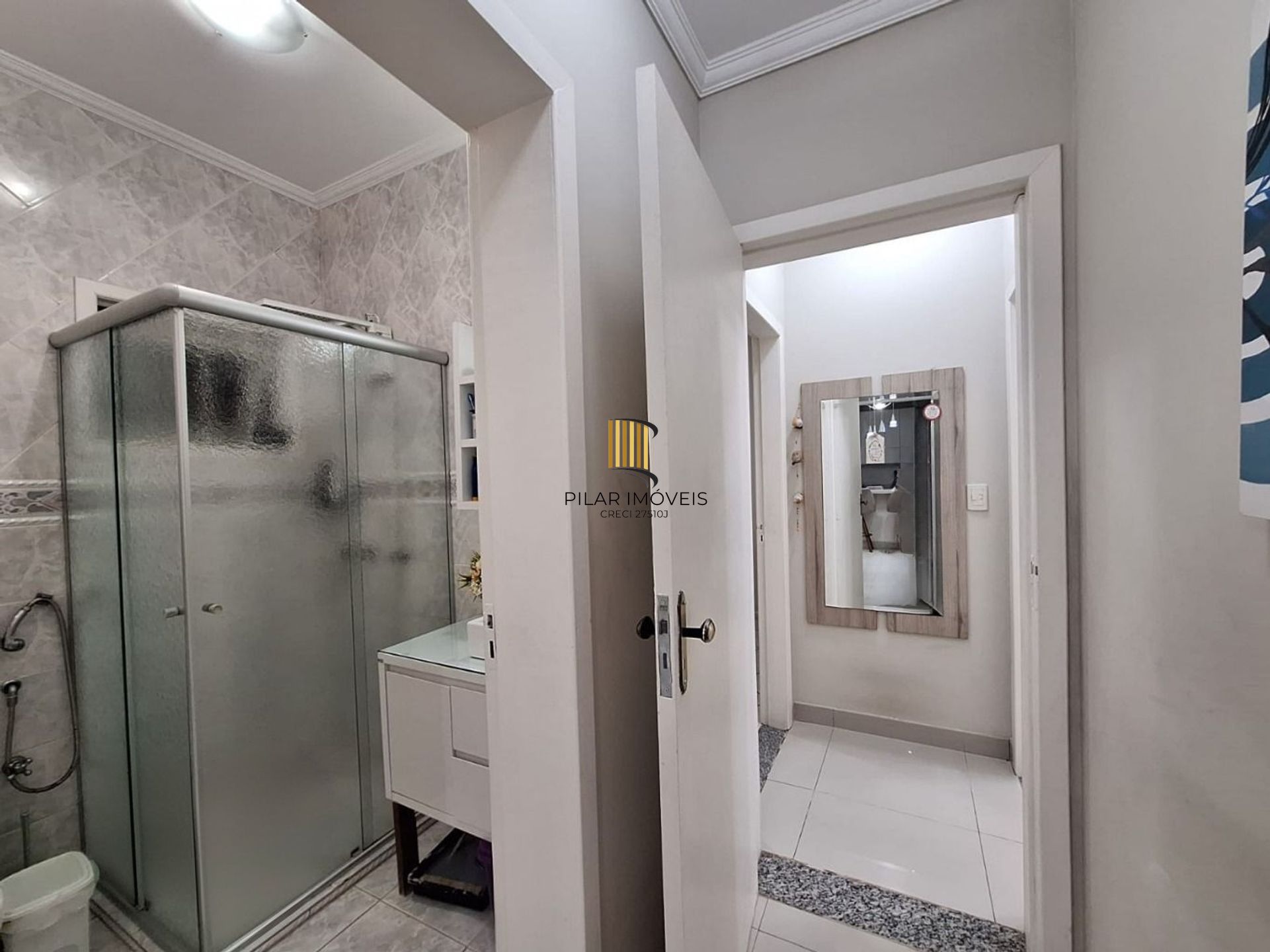 Casa de 2 pisos, 3 dormitórios e 2 vagas de garagem coberta em Canoas.