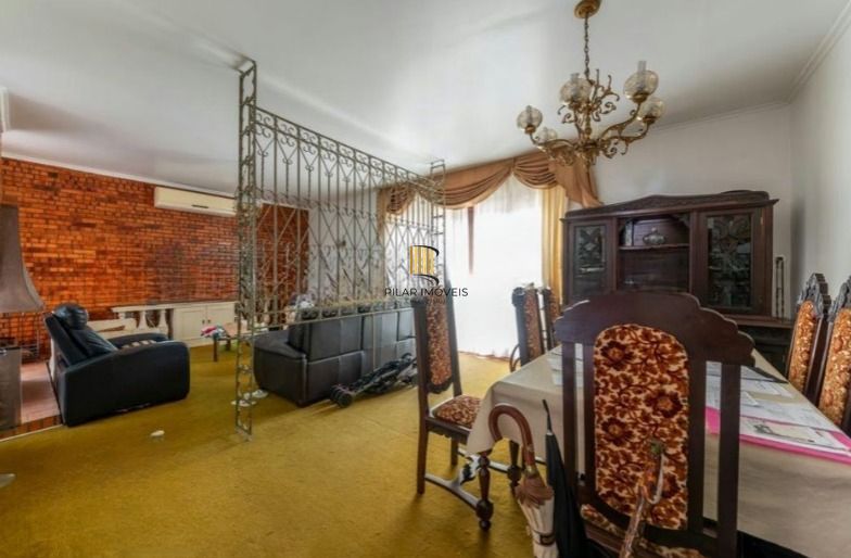 Casa semi mobiliada de 4 quartos e  4 vagas no bairro Chácara das Pedras.