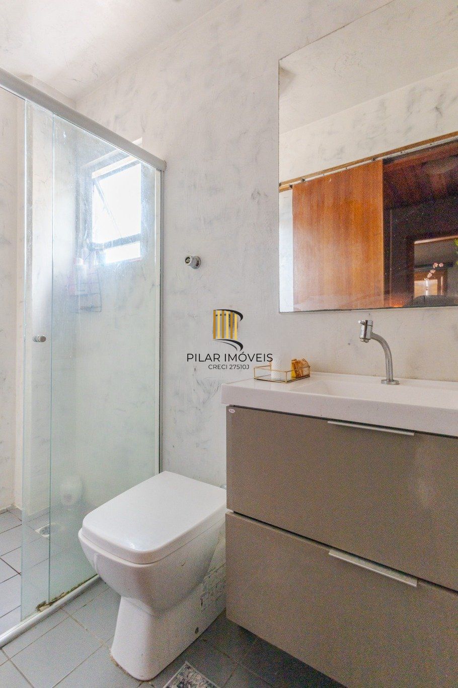 Casa com 3 quartos semi mobiliado com vaga no bairro Partenon