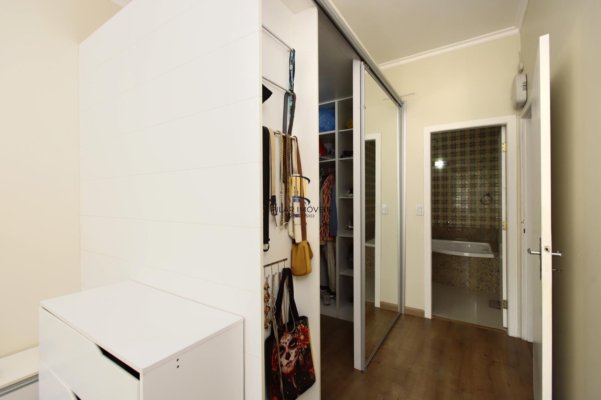 Casa de 4 quartos, 3 banheiros, 3 vagas no bairro Rio Branco