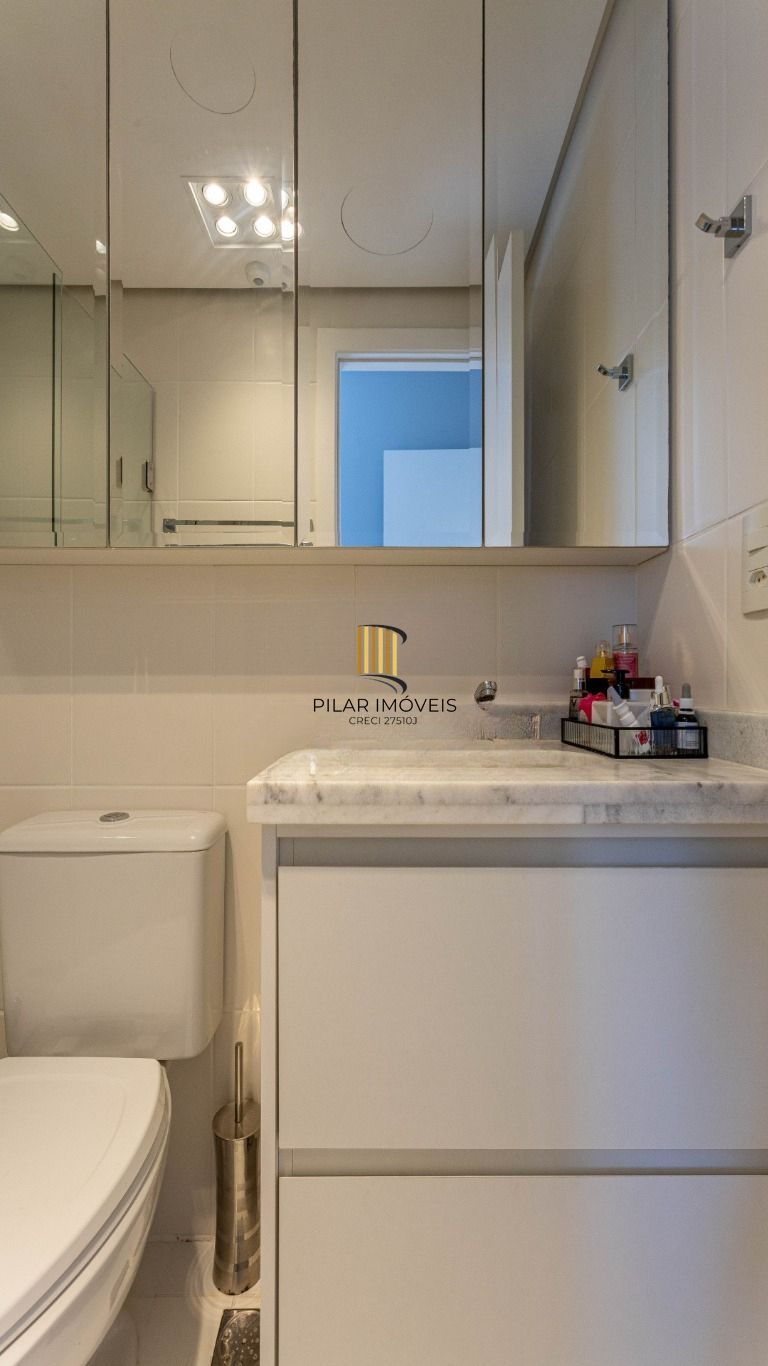 Apartamento semi mobiliado com 2 quartos de bairro Petrópolis