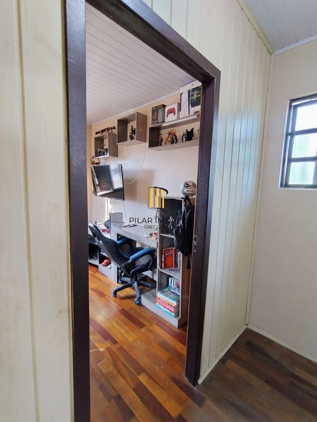 Casa de 4 dormitórios e 4 vagas de garagem em Canoas.