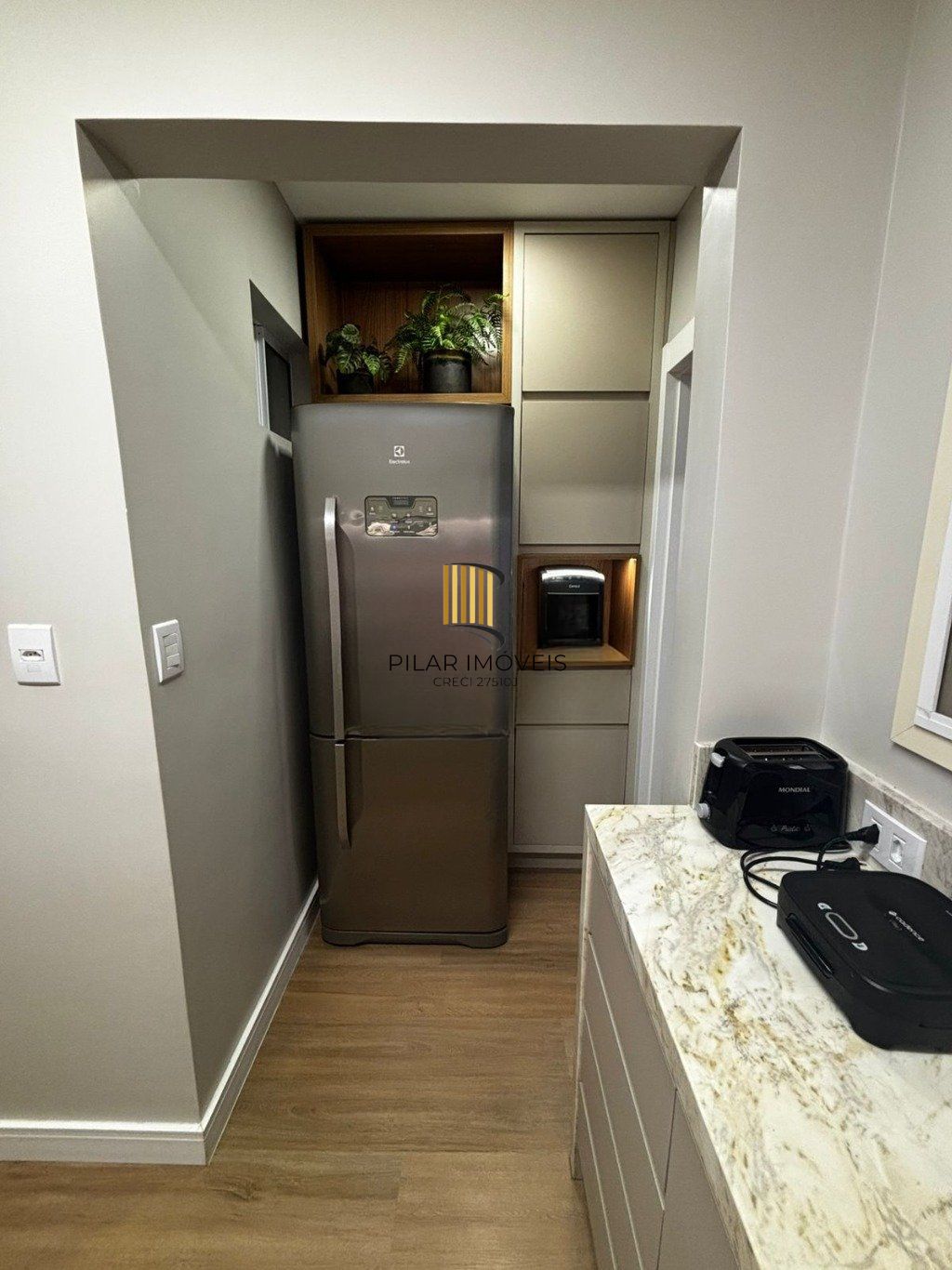 Casa com 2 dormitórios e 2 vagas de garagem em Canoas.