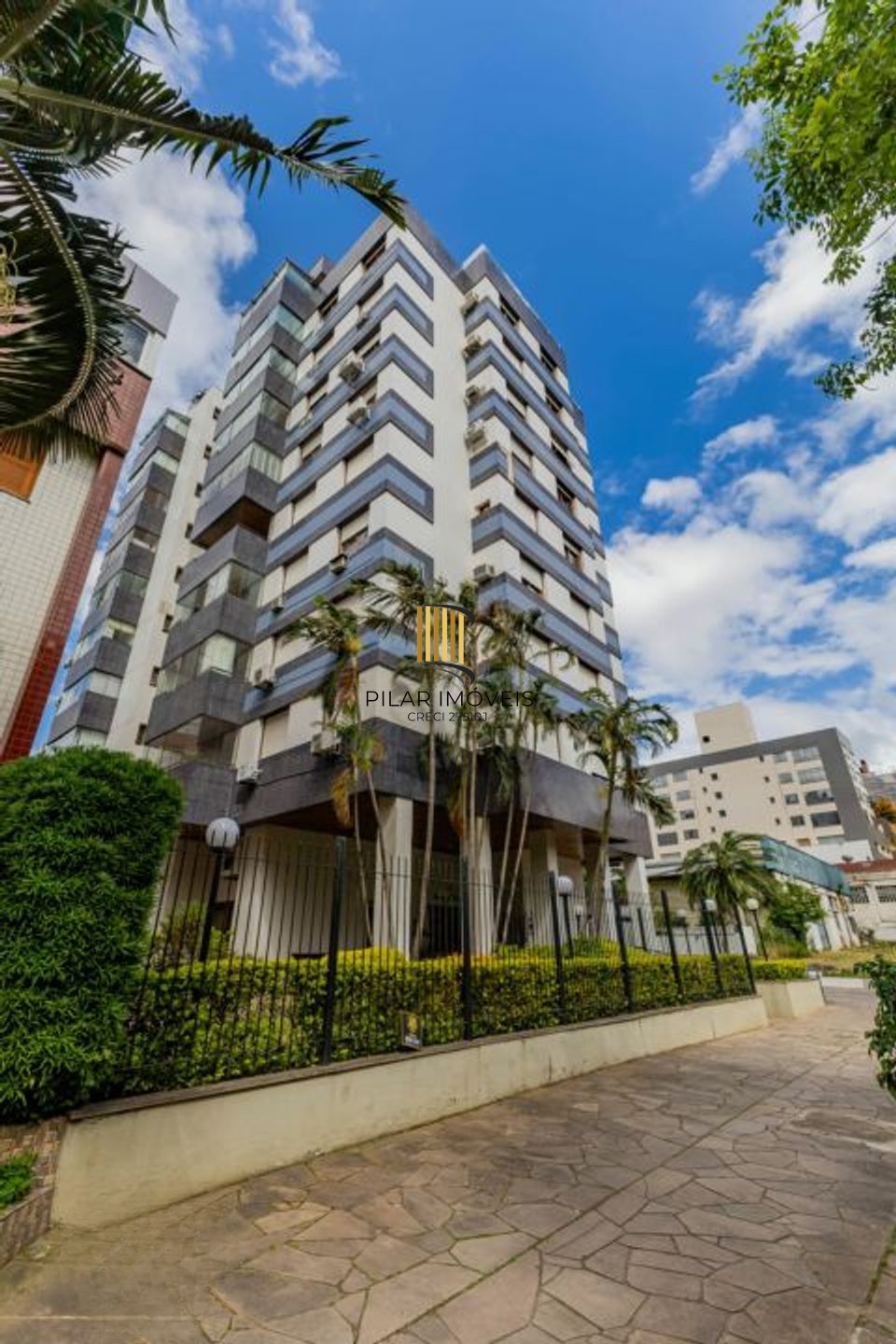 Apartamento com 3 quartos, 1 suíte, 3 vagas e elevador no Bairro São João.