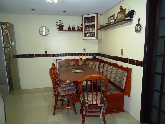 Casa com 3 quartos, 3 banheiros, churrasqueira no bairro Jardim São Pedro.