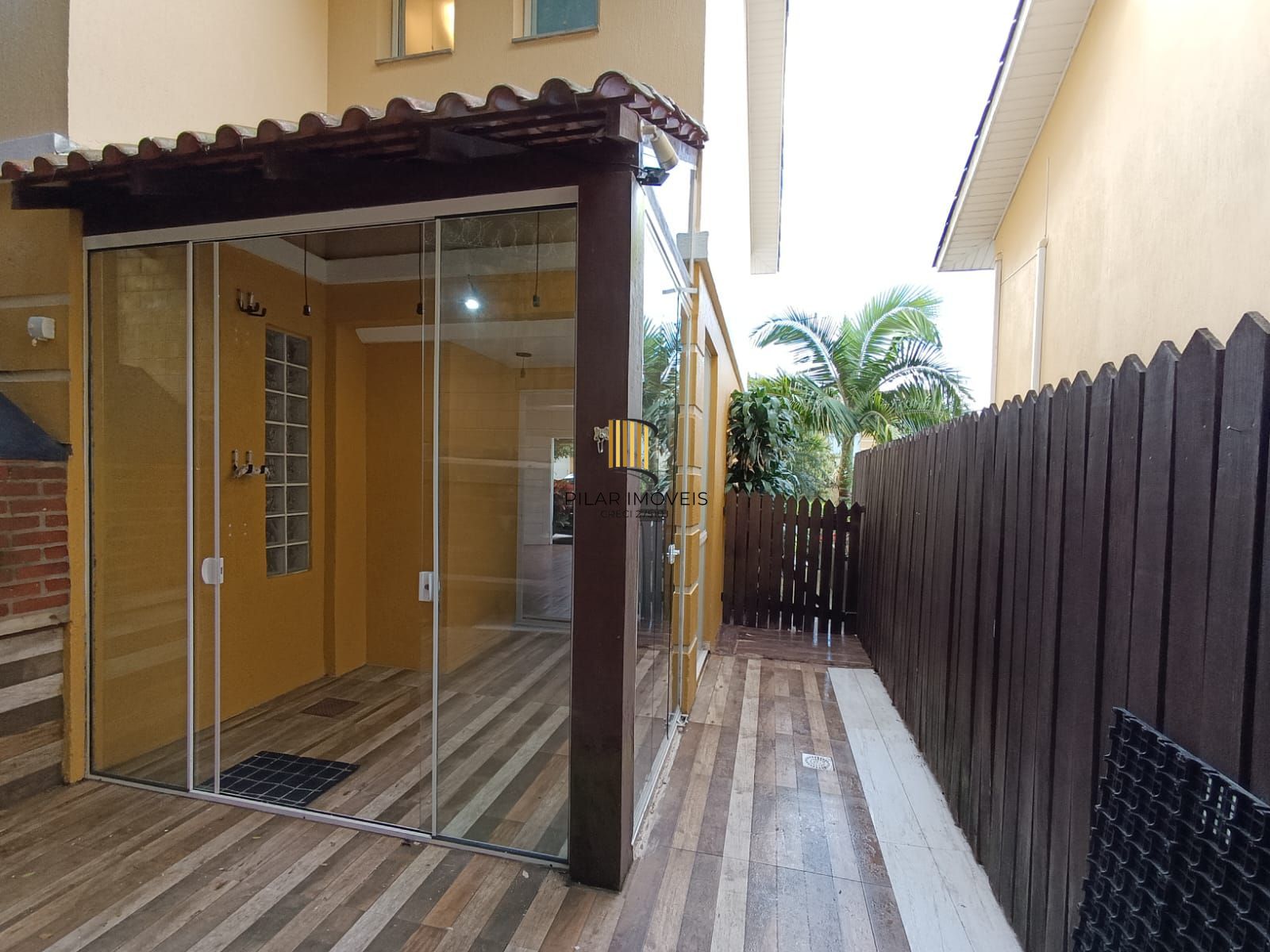 Casa em condomínio de 3 quartos, suíte e 2 vagas no bairro Mário Quintana